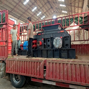 二次購買大型液壓對輥破碎機發貨 發往廣東 二次購買大型液壓對輥破碎機發貨 發往廣東