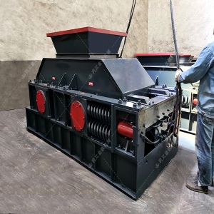 1000x700中型半自動液壓對輥破碎機發貨圖片 1000x700中型半自動液壓對輥破碎機發貨圖片