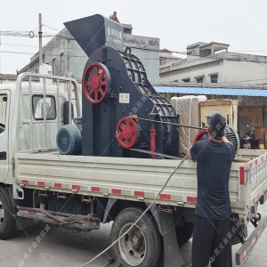 中型無篩底雙級(jí)破碎機(jī)發(fā)貨 發(fā)往云南 中型無篩底雙級(jí)破碎機(jī)發(fā)貨 發(fā)往云南