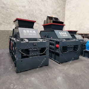半自動2PG1200x800大型液壓對輥破碎機發往河南鄭州 半自動2PG1200x800大型液壓對輥破碎機發往河南鄭州